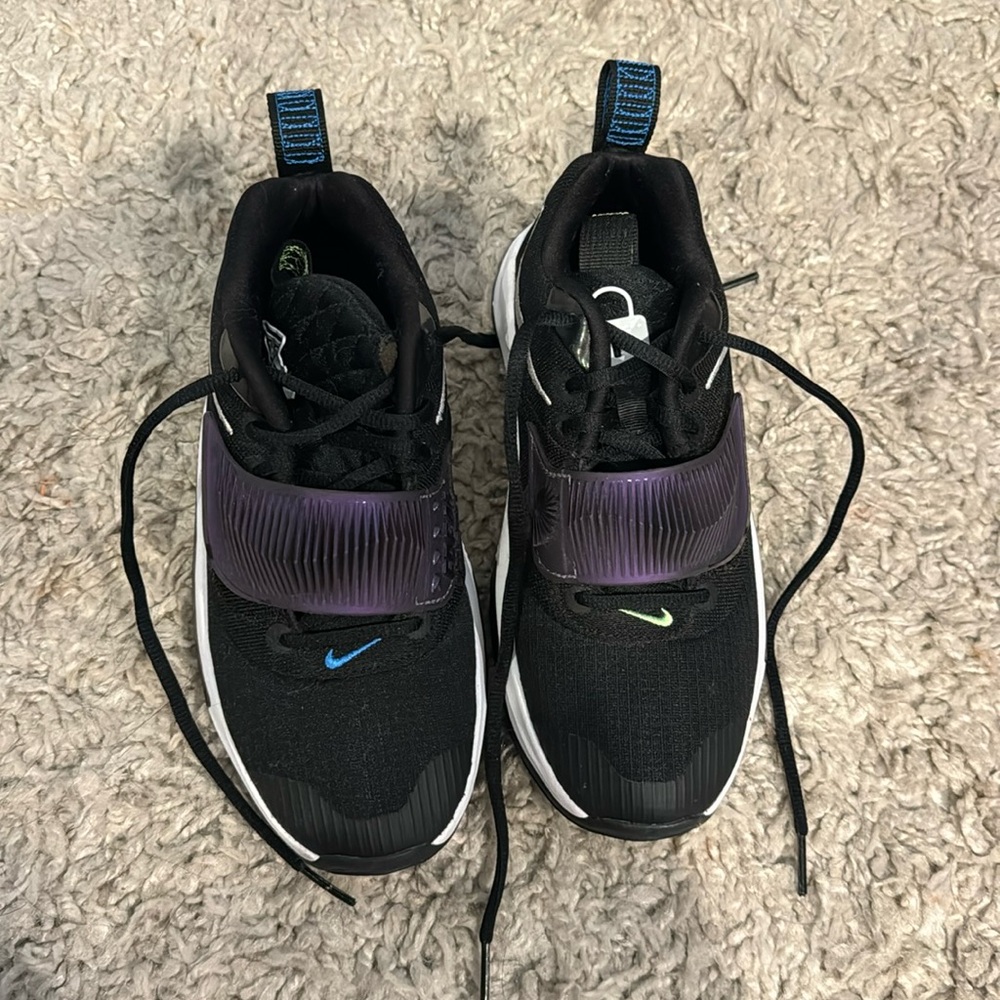 Nike Giannis Antetokounmpo Women’s Sneakers